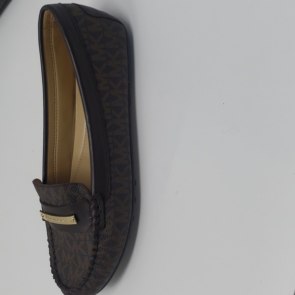 NWOB WOMEN'S MICHAEL KORS EVERETT LOAFERS - SIZE 6.5 - Picture 2 of 8